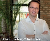 [Z bankára "zelený" hoteliér]